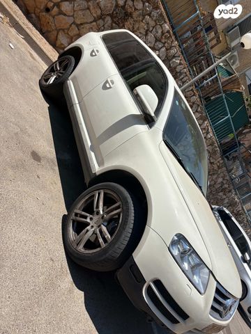 מודעת רכב פולקסווגן טוארג