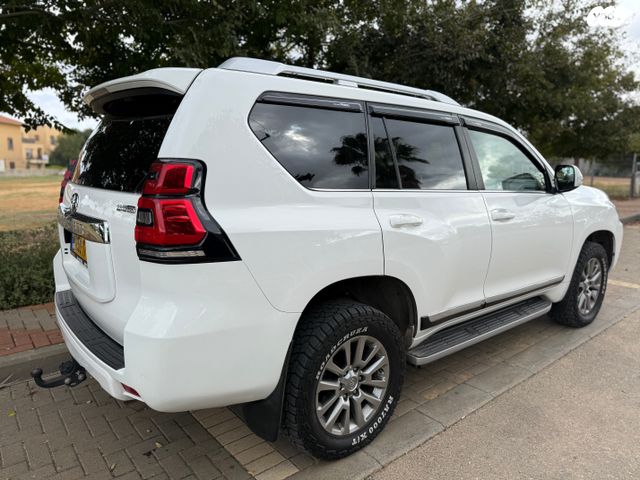 טויוטה לנד קרוזר