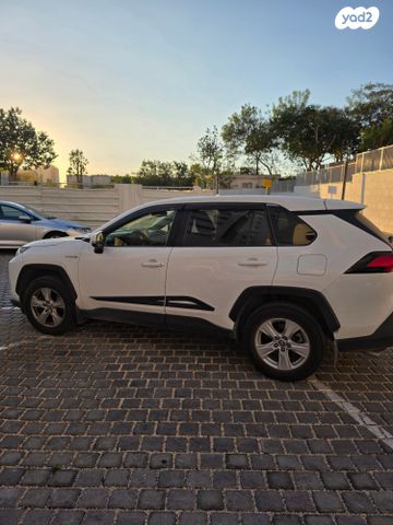 מודעת רכב טויוטה RAV4