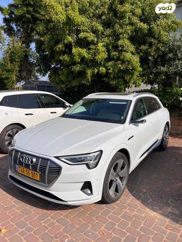 מודעת רכב אאודי E-tron