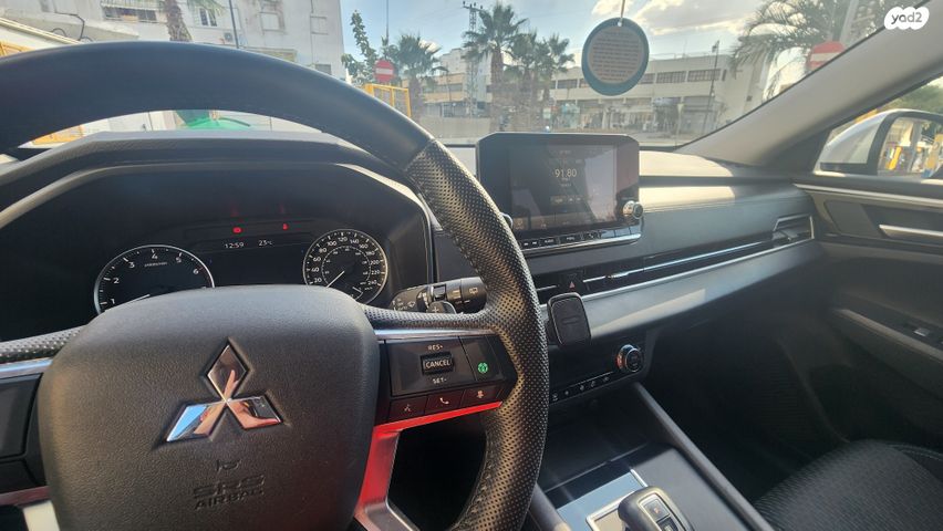 מיצובישי אאוטלנדר