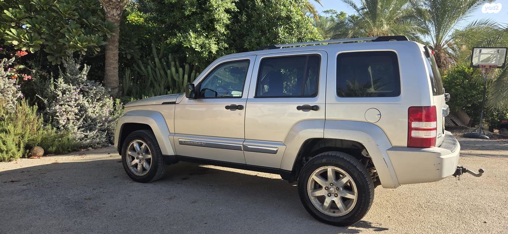 מודעת רכב ג'יפ צ'ירוקי