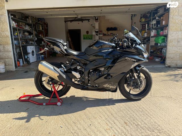 קאוואסאקי ZX4R