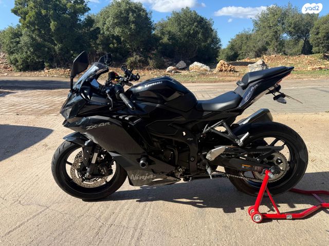מודעת רכב קאוואסאקי ZX4R