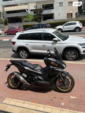 הונדה פורזה 750