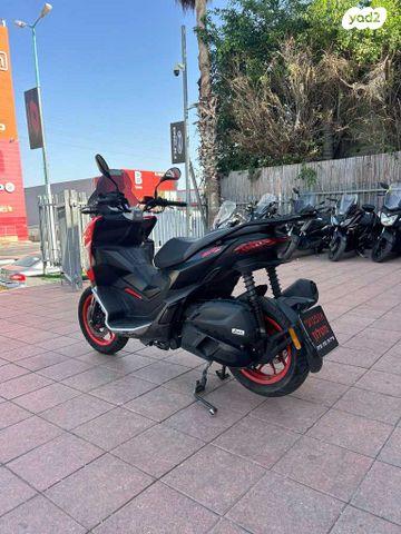 אפריליה SR GT 200