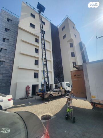 מודעת רכב מנוף