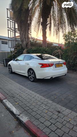 ניסאן מקסימה