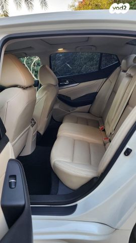 ניסאן מקסימה