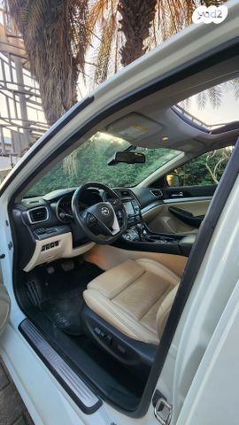 ניסאן מקסימה