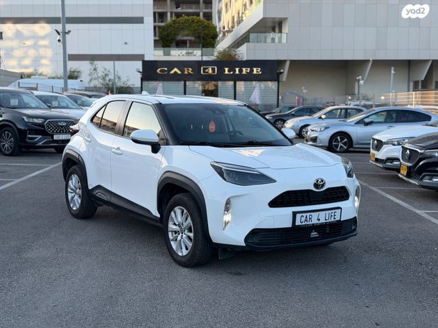 מודעת רכב טויוטה יאריס קרוס