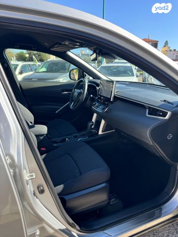 טויוטה קורולה קרוס