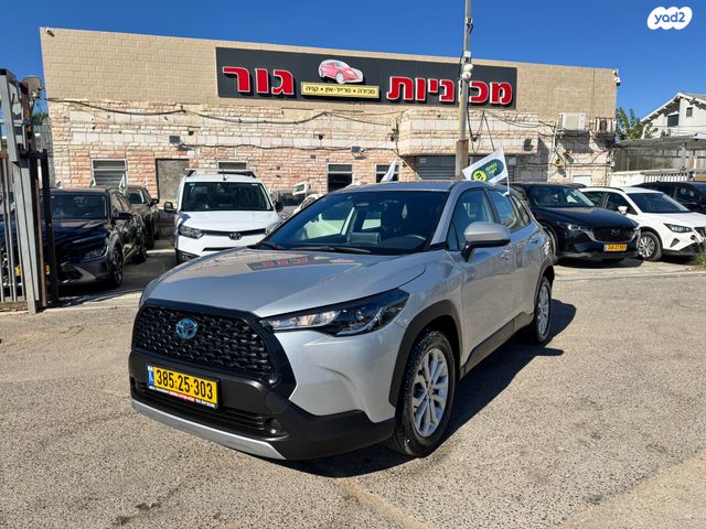 מודעת רכב טויוטה קורולה קרוס