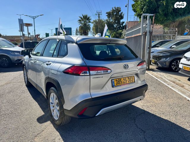 טויוטה קורולה קרוס