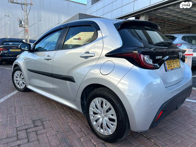 טויוטה יאריס