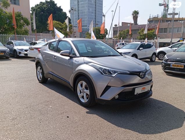 מודעת רכב טויוטה C-HR