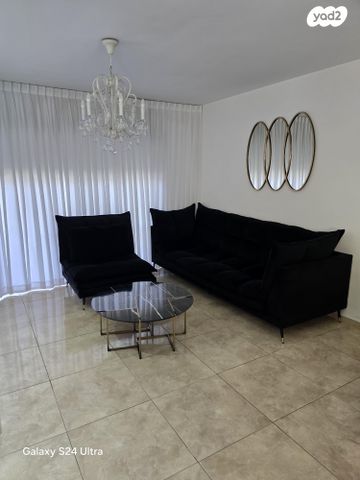 אריה עוזר 12