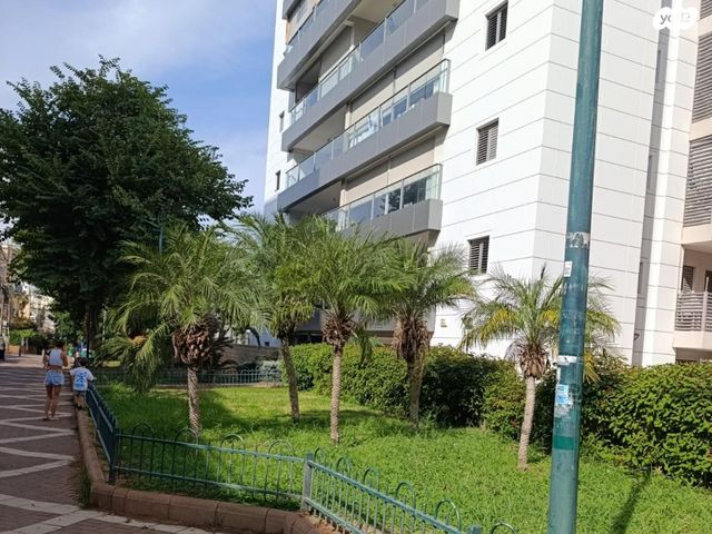 ד"ר מרדכי שריבר 11