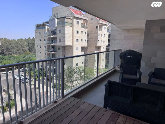 דירה, יונה ואליעזר נלקין 12, כפר סבא הירוקה, כפר סבא