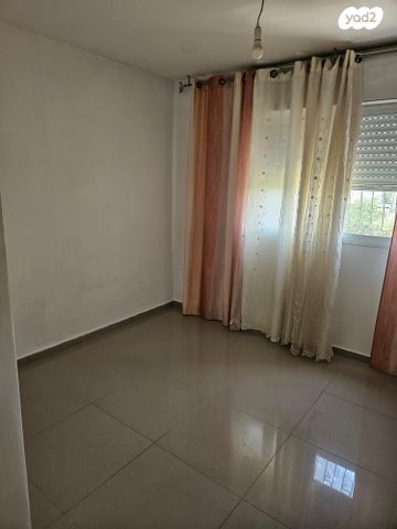 השומר הצעיר 12