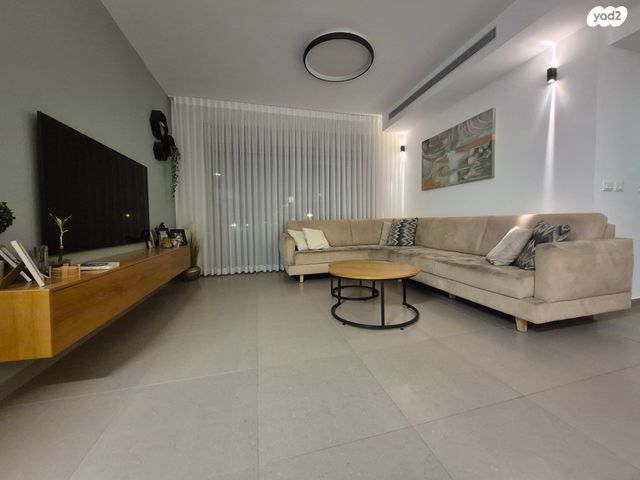 דירה, הצנחנים 5, אריק שרון, נהריה