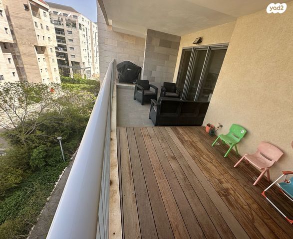 דירה, יונה ואליעזר נלקין 12, כפר סבא הירוקה, כפר סבא