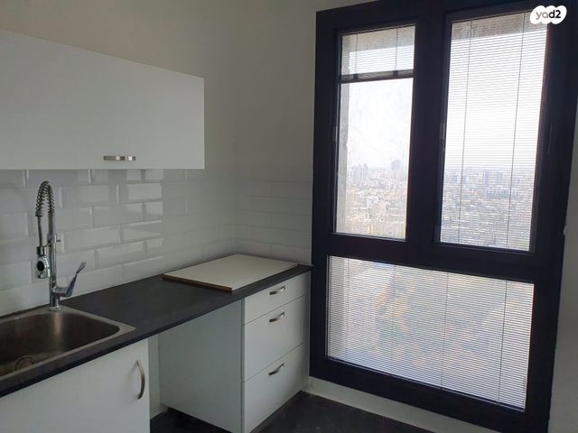 דירה, הרב ניסנבאום 37, אזור תעשיה, בת ים