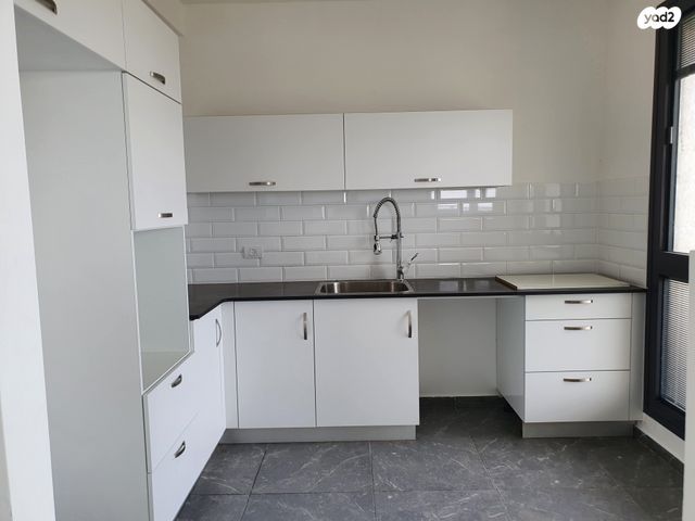 דירה, הרב ניסנבאום 37, אזור תעשיה, בת ים