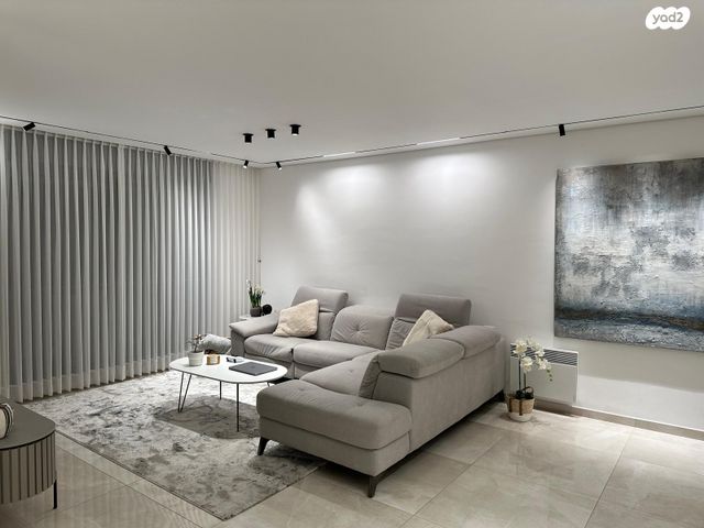 שדרות החוצבים 26