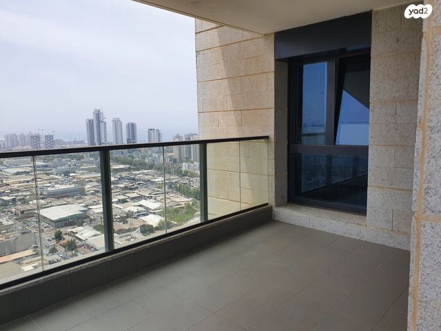 דירה, הרב ניסנבאום 37, אזור תעשיה, בת ים