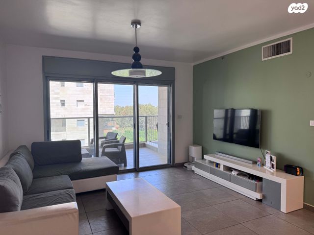 דירה, יונה ואליעזר נלקין 12, כפר סבא הירוקה, כפר סבא