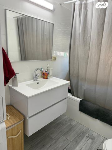 דירה, התלתן 8, צמח השדה, מעלה אדומים