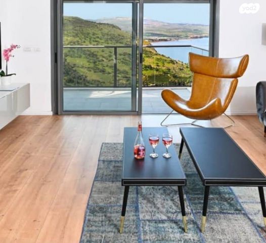 גג/ פנטהאוז, מורן 19, שיכון עובדים, טבריה