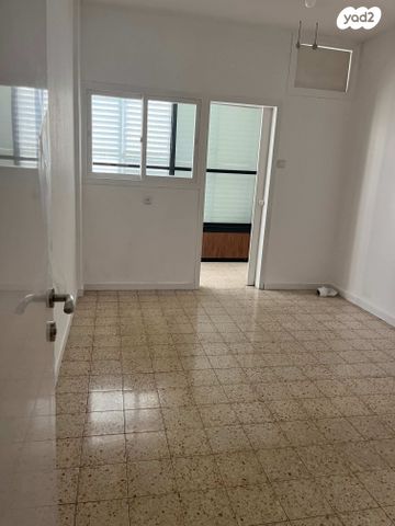 דירה, ישראל בן ציון 8, דרום מערב ותיק, בת ים