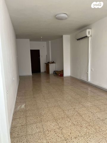 דירה, ישראל בן ציון 8, דרום מערב ותיק, בת ים