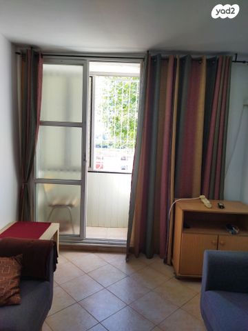 דירה, החלוץ 51, טרומפלדור, נהריה