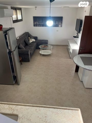 אפרים אורבך 25