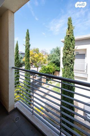 דו משפחתי, המייסדים 130, יובלים, פרדס חנה כרכור