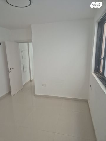 מרתף/ פרטר, בני בנימין 76, גלי הים, נתניה