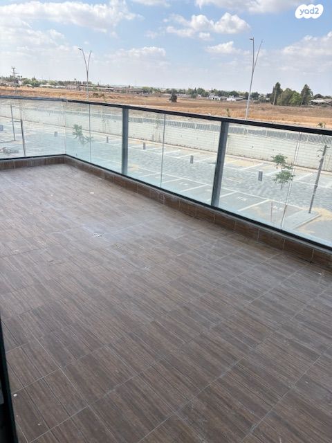 דירה, מרדכי גור 1, יגאל אלון, קרית מלאכי