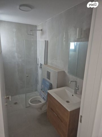 מרתף/ פרטר, בני בנימין 76, גלי הים, נתניה