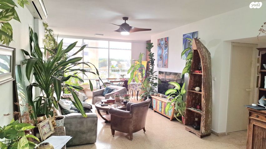 דירה, הגיבור האלמוני 44, יד אליהו, תל אביב יפו