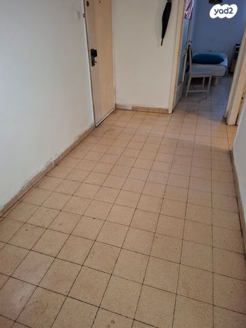 פרץ נפתלי 21