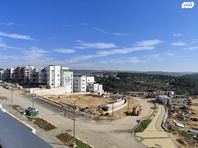 דירה, דרך ארץ 72, הפרחים, חריש