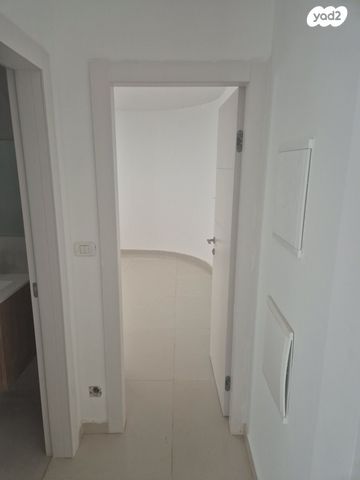 מרתף/ פרטר, בני בנימין 76, גלי הים, נתניה