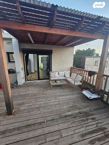 סמטת אביב 52