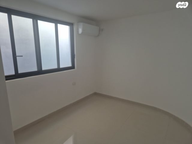 מרתף/ פרטר, בני בנימין 76, גלי הים, נתניה