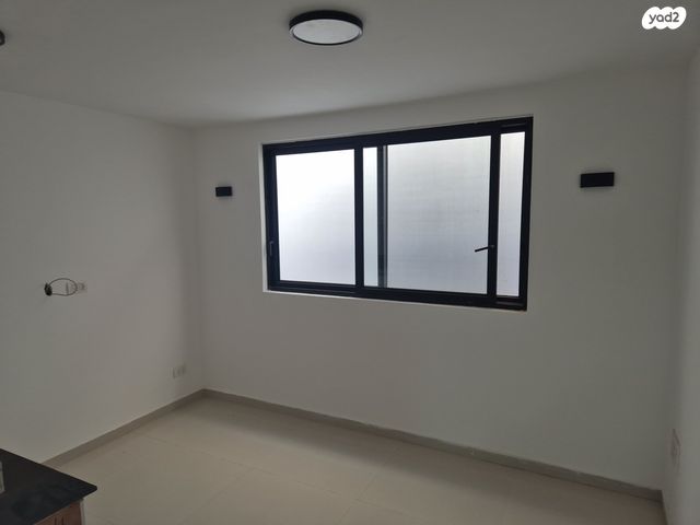 מרתף/ פרטר, בני בנימין 76, גלי הים, נתניה