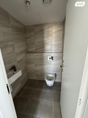 דירה, הרב הרצוג 8, צפון מערב מרכז העיר, נתניה