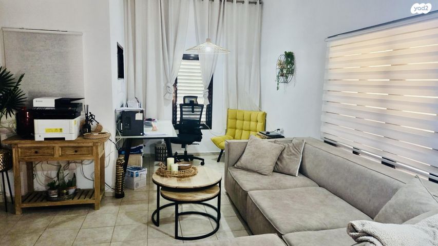 בית פרטי/ קוטג', רחל המשוררת 1, שיכוני מזרחי, כפר סבא